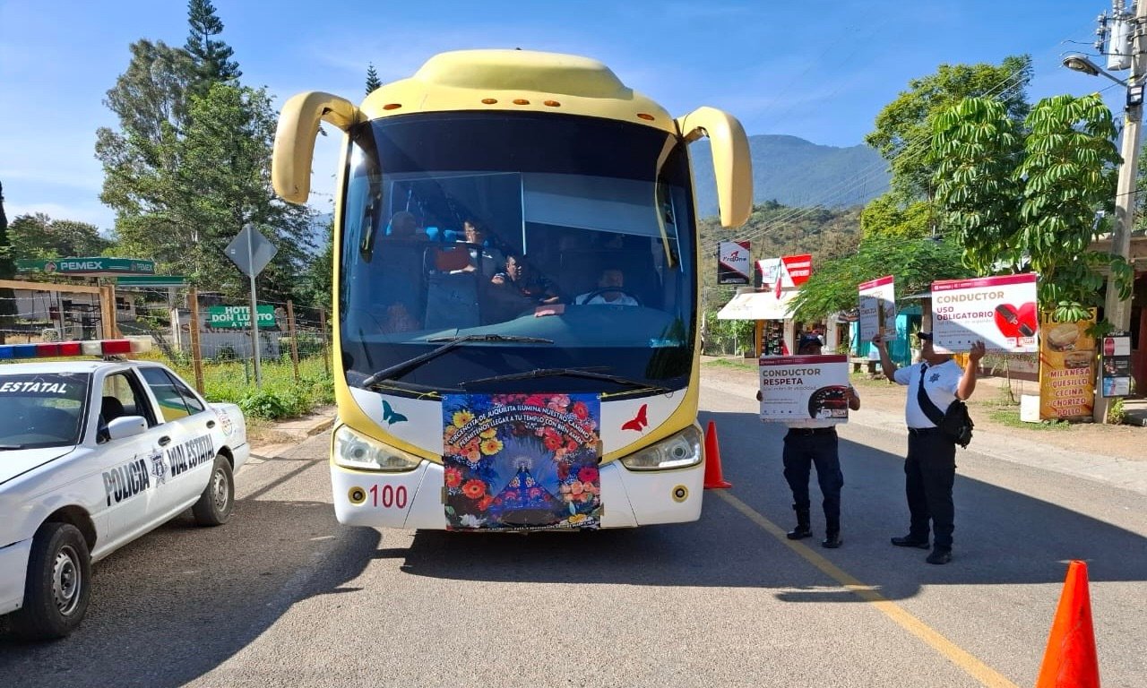 Policía Vial Estatal cuida el paso de personas peregrinas en la Ruta de la Fe