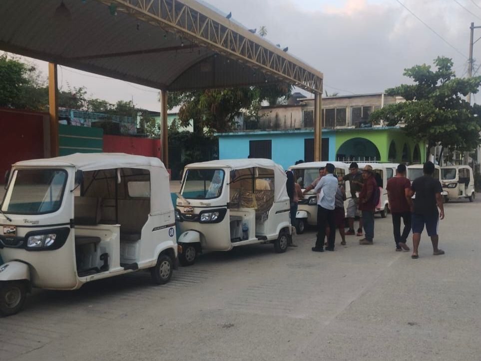 Sin aval de SEMOVI inicia servicio de mototaxis en Pinotepa de Don Luis
