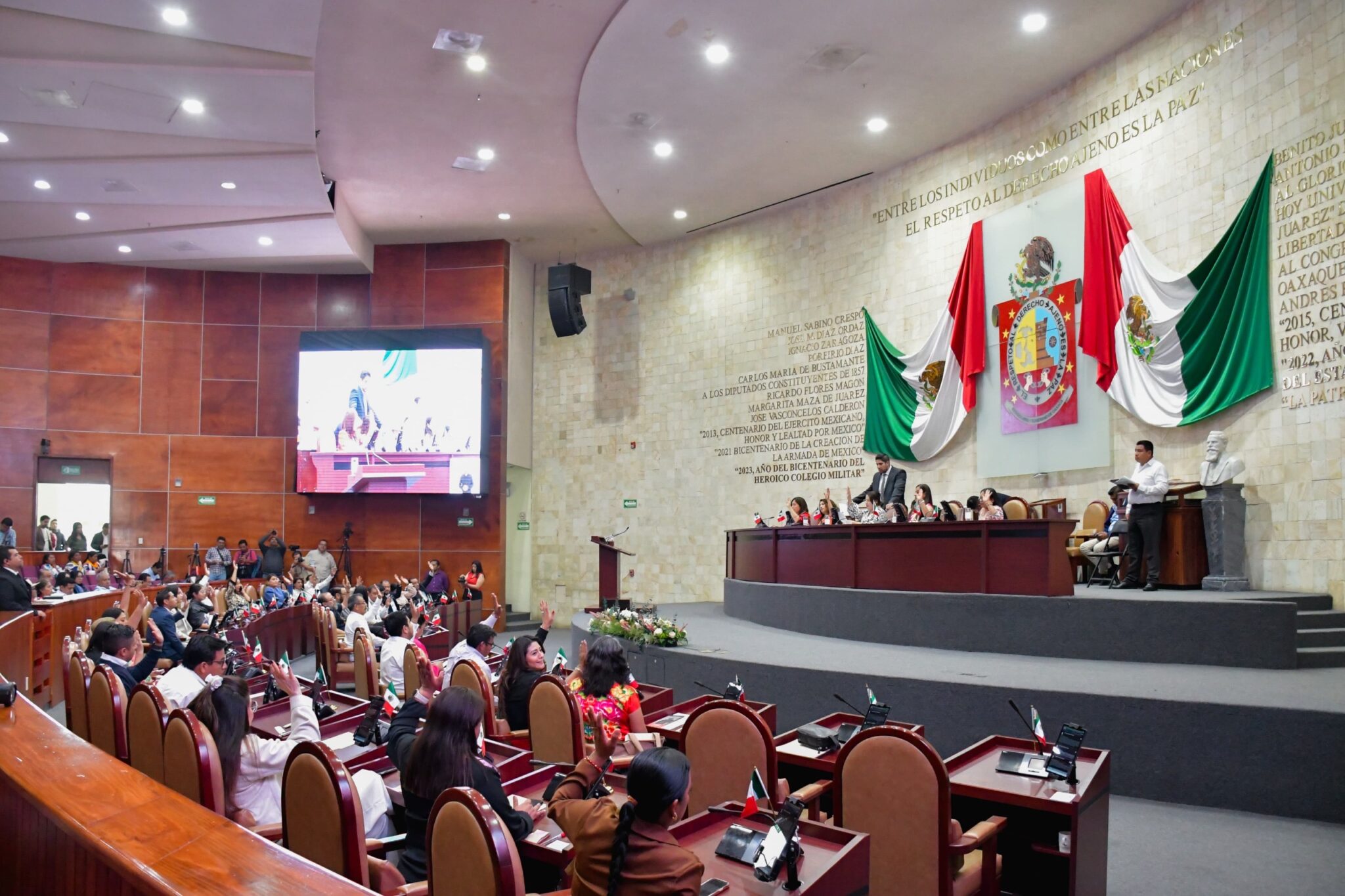 Reforman legislación para garantizar inclusión de mujeres indígenas y afromexicanas en cargos comunitarios