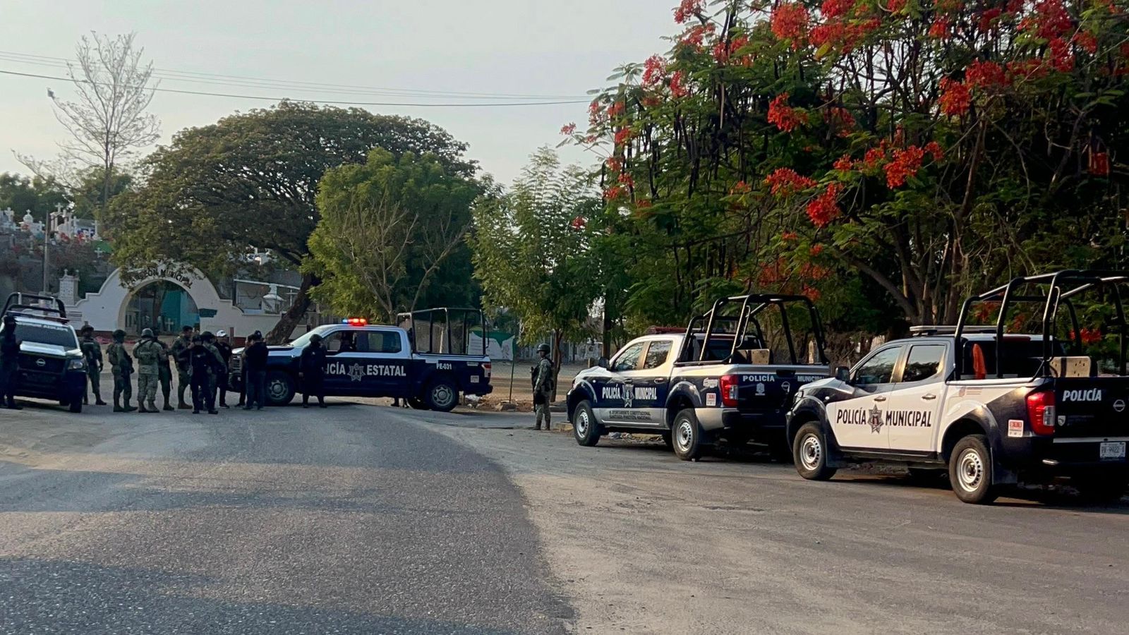 Hallan dos cuerpos embolsados en Pinotepa Nacional